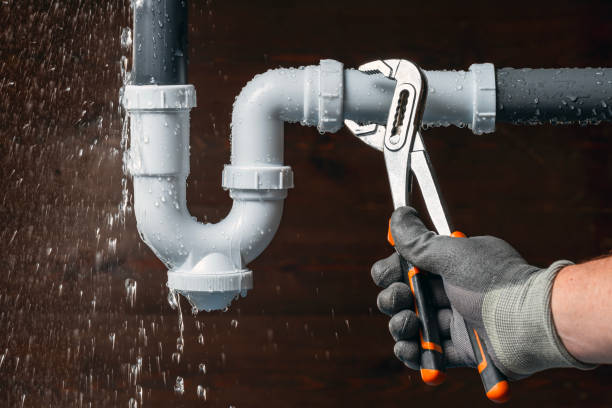 Professional Leak Detection technician working in Somerville, IN